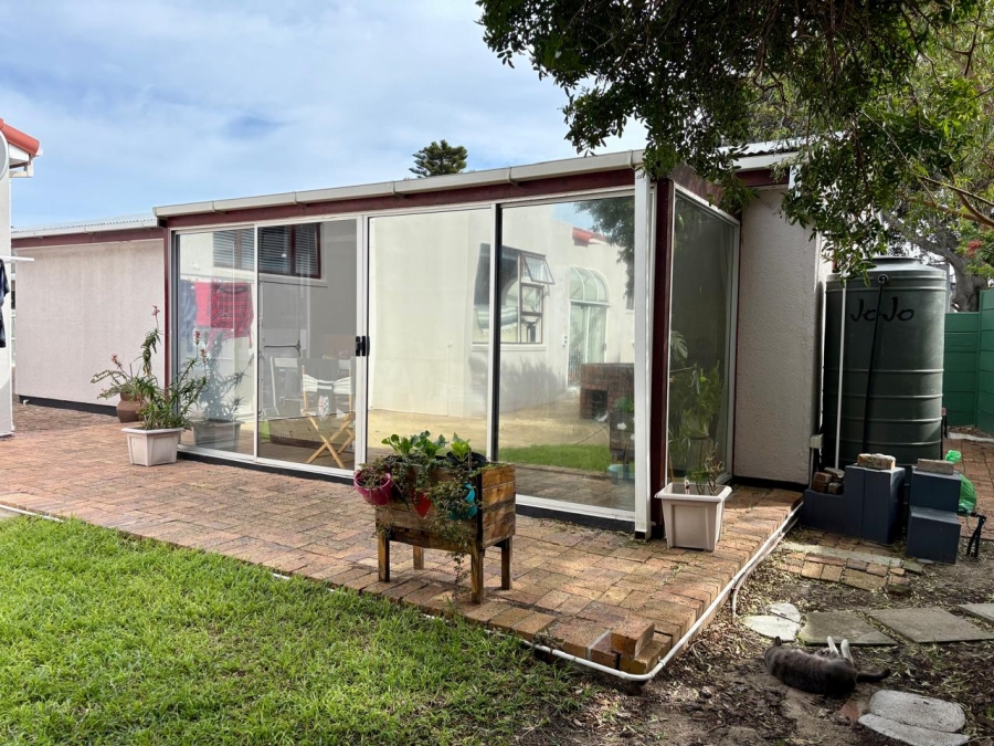 To Let 2 Bedroom Property for Rent in Sunnydale Western Cape